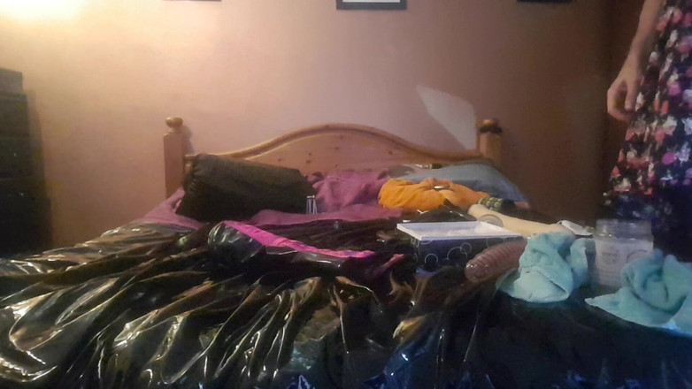 Jasmine Dlight - UK's most extreme anal porn star: 16 koulí u bazénu – extrémní anální inzerce