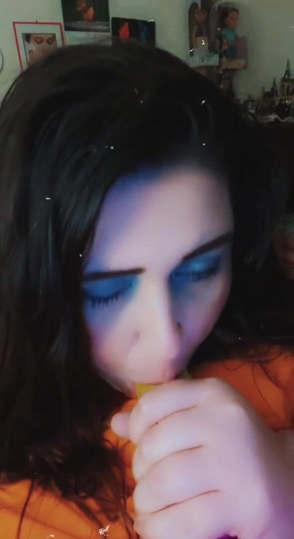 Nikki Danzig: SSBBW slut practicing oral skills