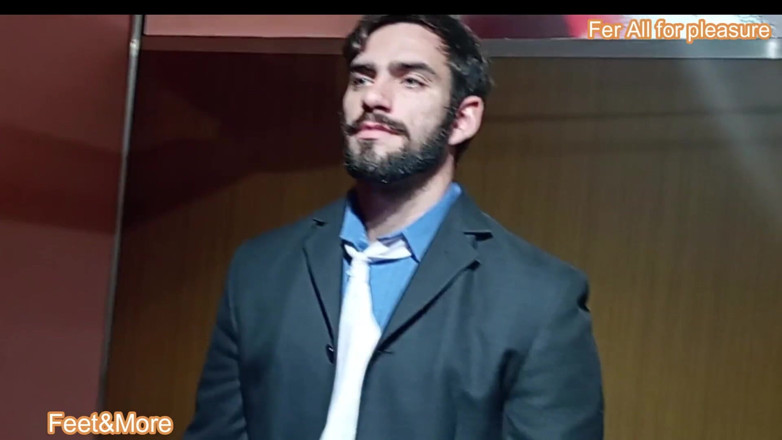 Fer All for pleasure: Candidatul pentru jobul de tip Hunk este controlat de șeful Fer