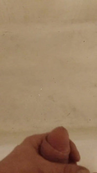 Messy Bathtub Peeing