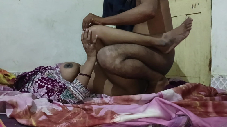 Bhabhi UP: Thưởng thức sữa của hàng xóm