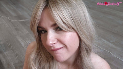Laloka4you: Sexy loira sensual chupa pau grande e lambe bolas para...