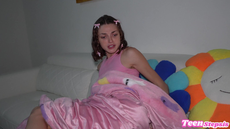 Teen StepSis: Hijastra eyacula en la polla del padrastro después de ver...