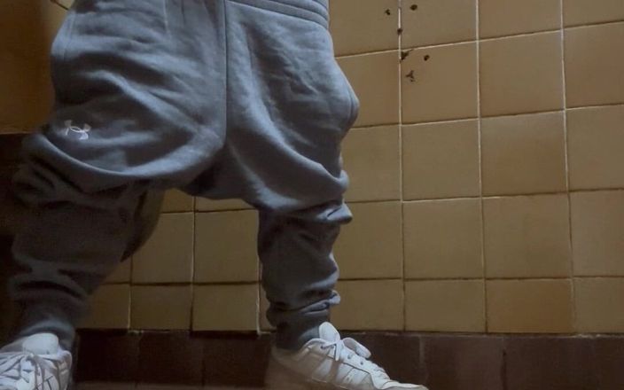 10 inch daddy: Banheiro masturbando
