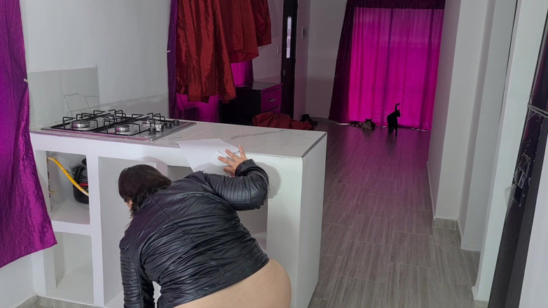 Alice H: Buttcrack i det nya huset