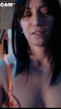 La Vicina MILF Seduce Il Ragazzo Inesperto in Piscina