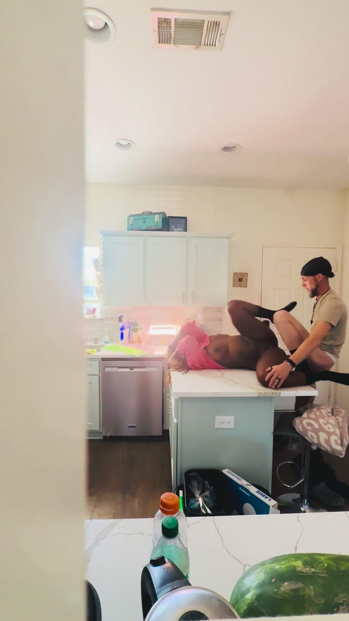 White chocolate: Stiefsohn erwischt seine vollbusige ebenholz-mutter beim ficken mit dem weißen...