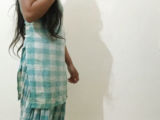 Sakshi Pussy: Сільська покоївка пішла після плювання