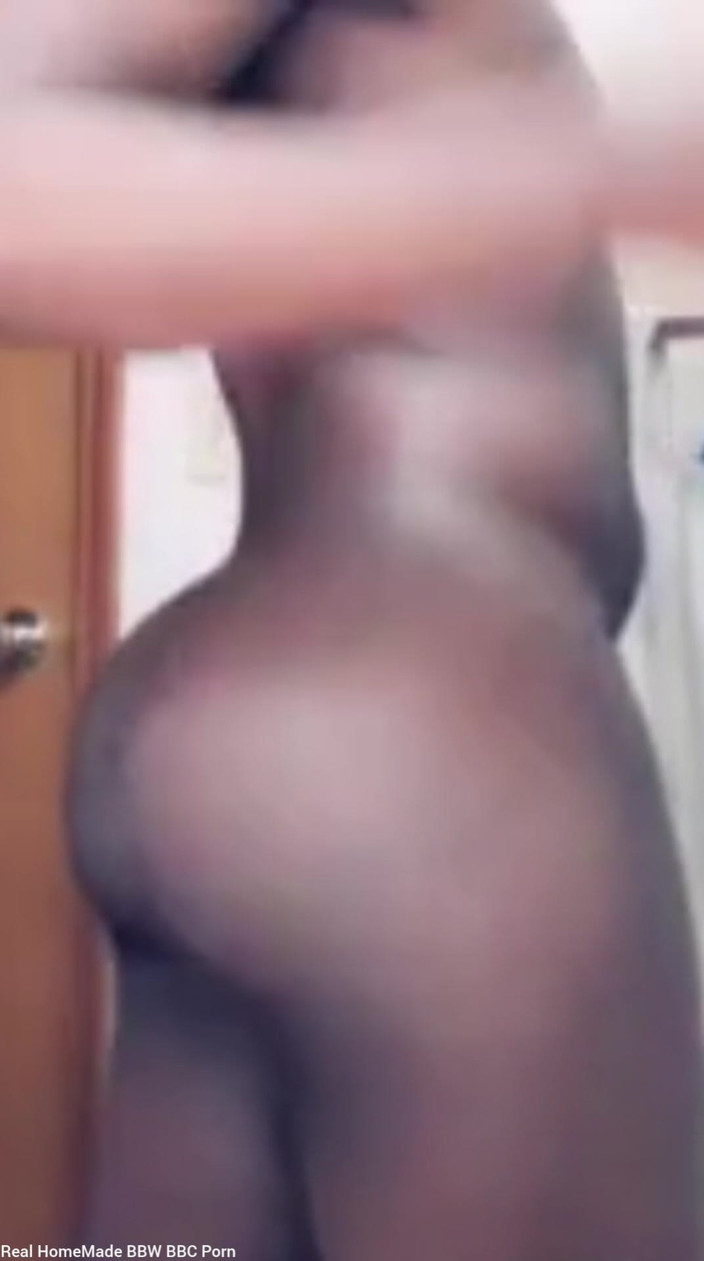 Big black cock BBCee: Hlazení mého velkého černého péra tvrdě třese mým zadkem prstění zadku