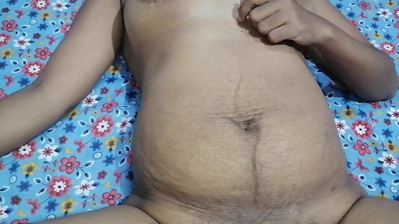 Sweety In Bed: Belle tatie desi indienne, chatte noire poilue et seins poilus