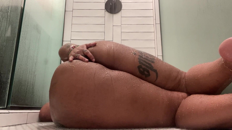 Spicy lilbrat: Siapa mahu menjolok pantat dara ketat saya