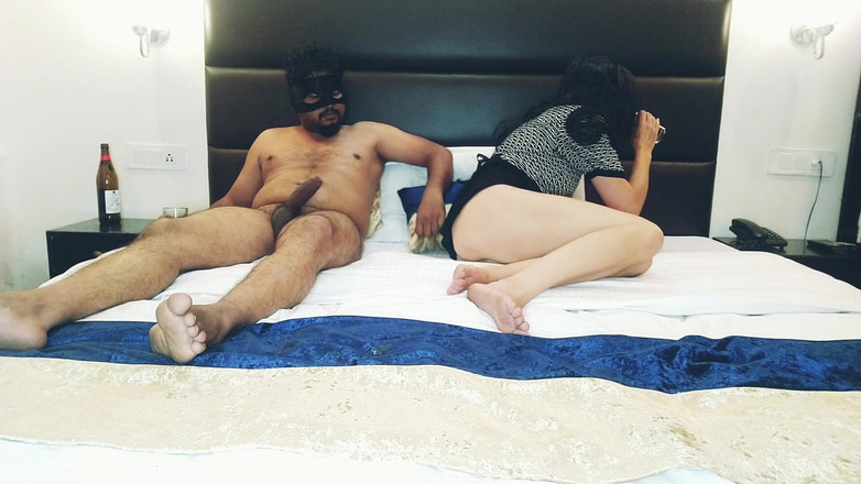 Bolly Karma: Cewek sange ini lagi asik dientot habis-habisan sama kontol besar...