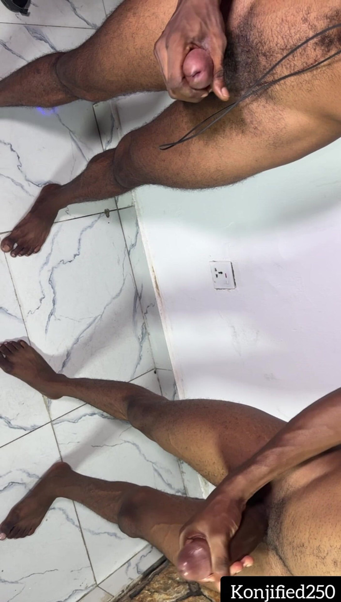 Konjified250: Masturbându-mă cu prietenul meu excitat