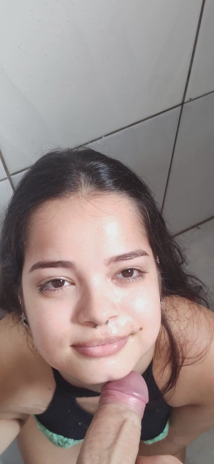 Debora Mendes: Pancutan muka dalam sudut pandangan pertama - si rambut coklat muda...