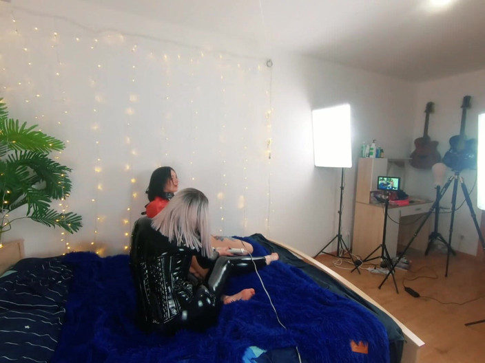 Arya Grander: Belakang pentas awek fetish lesbian cantik melakukan video seks. Femdom...