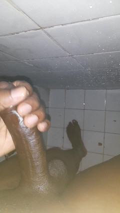 Black guy: S8 E10 sục cu