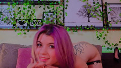 Katya Zaitseva: Je joue avec mes seins et mes tétons percés, jolie...