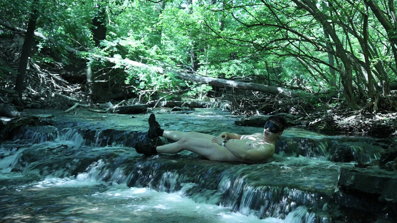 barenakedboy: Protahování u vodopádu, pokus o propašování malé soukromé chvíle