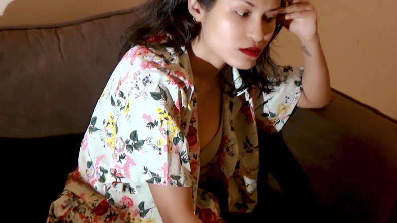 Anjalisingh_sexy: Desi holky mastubované po koupeli v koupelně.