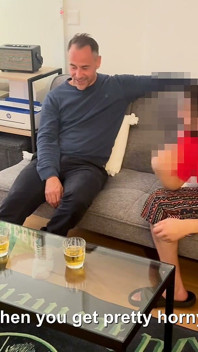 好奇心をそそった、既婚の隣人が既婚ブローカーのジョナスに初めてセックスされる