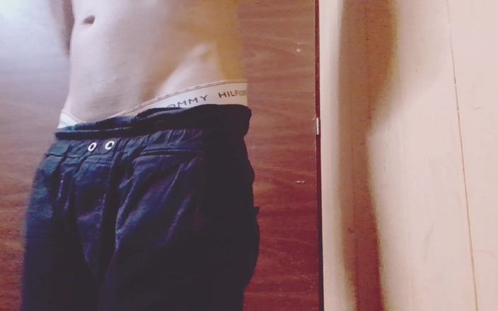 Sexy gay show: Moja młoda kamera internetowa pokazuje nago bawiąc się ciałem, słońce...
