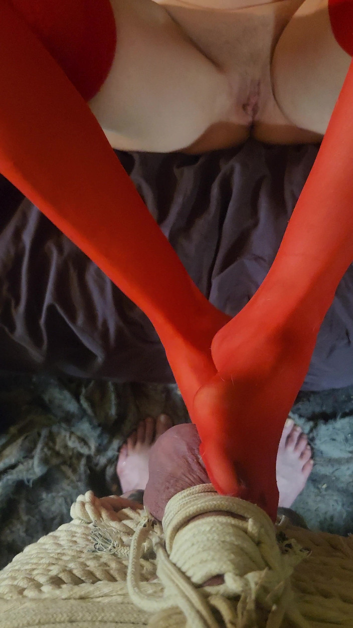 Goode Girl: Дівчина добра, трахаючи яйця мумії, тортури для яєць і члена, інструкція з дрочки