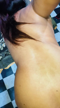 Dura foda anal e carga de porra dentro do cu enquanto o marido não está em casa