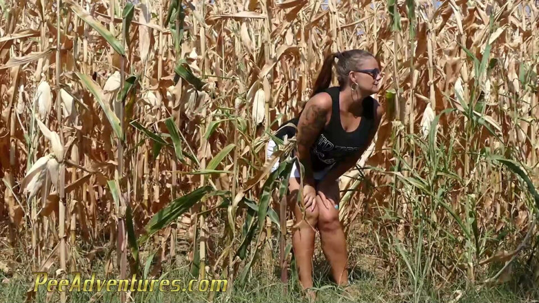 Pee Adventures: Kencing di padang jagung