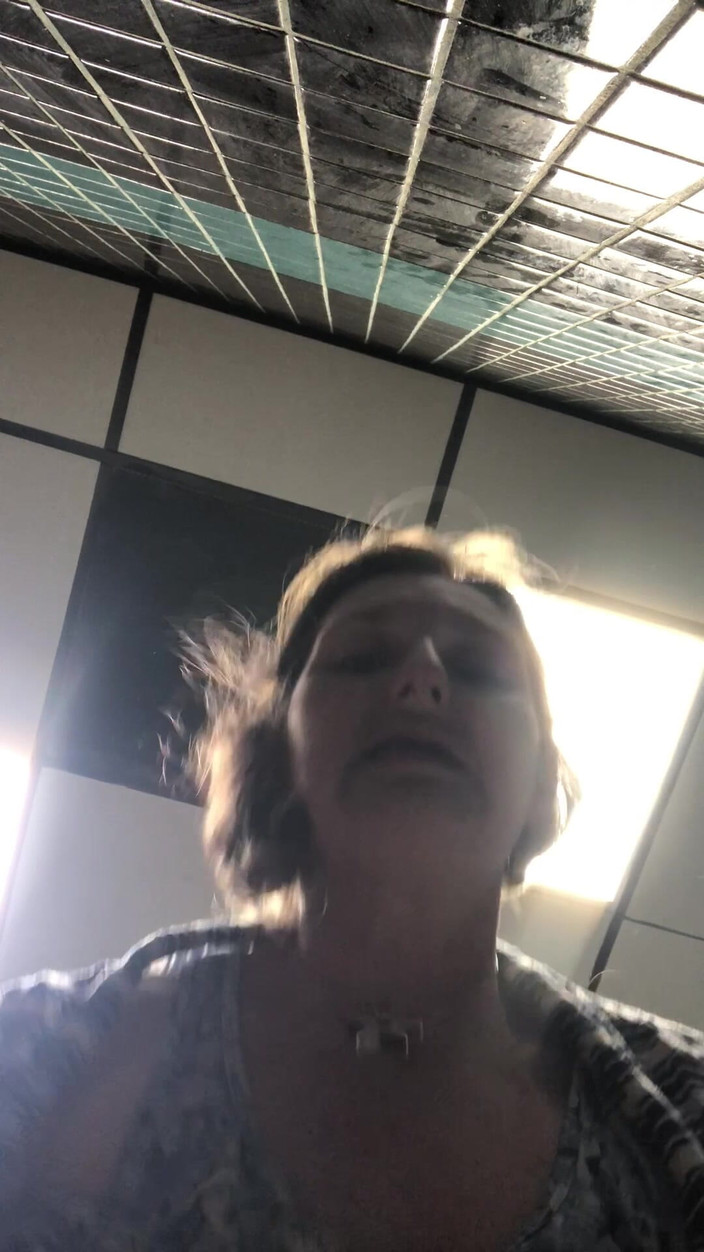 Pissing Paradise: ¡desperate Cougar Hace Un Pis Masivo En Dallas Como Parte...