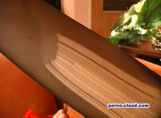 Porno Cloud: Masturbare cu vibrator cu piercing
