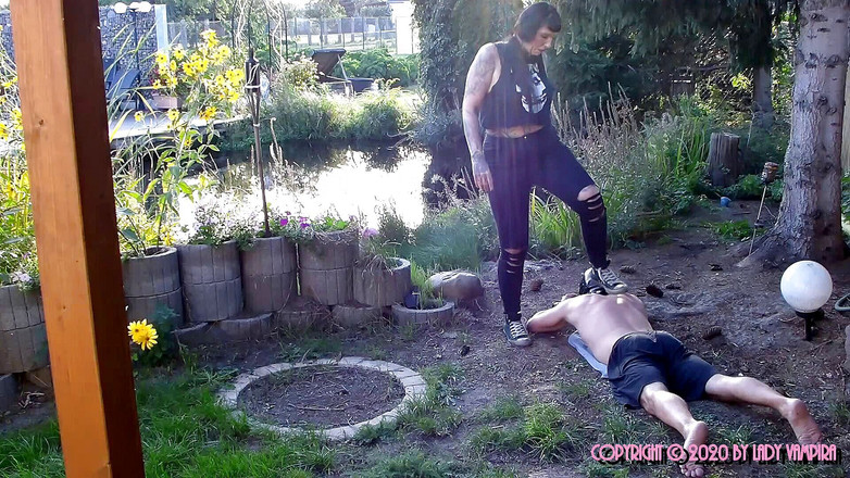 Domina Lady Vampira - SM Studio Femdom Empire: Si la chica tatuada de al lado ... 1/3