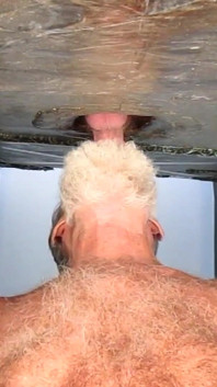 Hairyartist dan Mrhairygardener di Lubang Kemuliaan
