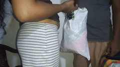 PinkyCouple: 德西女孩被裁缝家伙性交德西女孩被性交，她的胸部被压视频 第1部分