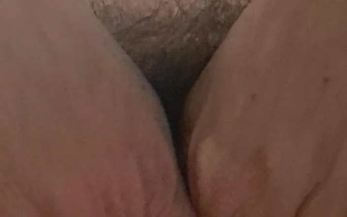 Mommy big hairy pussy: Showing My Vagina on Camera to My Lover