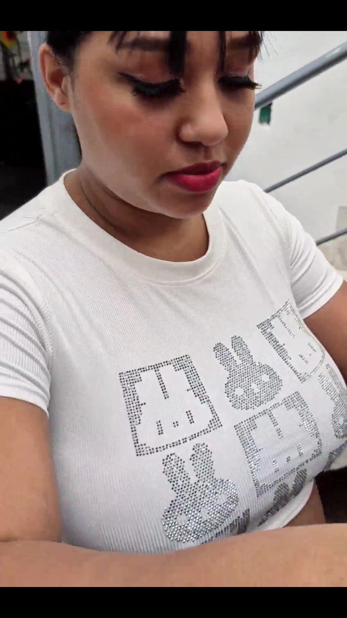 Pikaa6: 我只是想和你在一起，把我的手指插在你的菊花里。