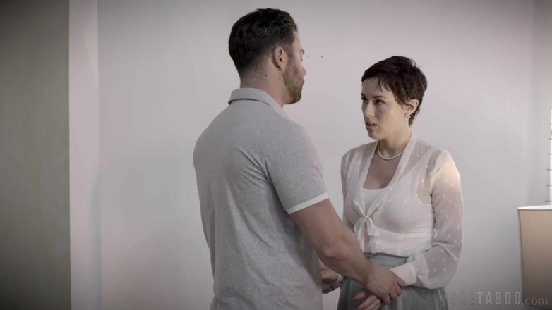 Pure Taboo: Pure Taboo 家庭护理护士 olive glass 在残疾妻子在附近时勾引忠实的老板