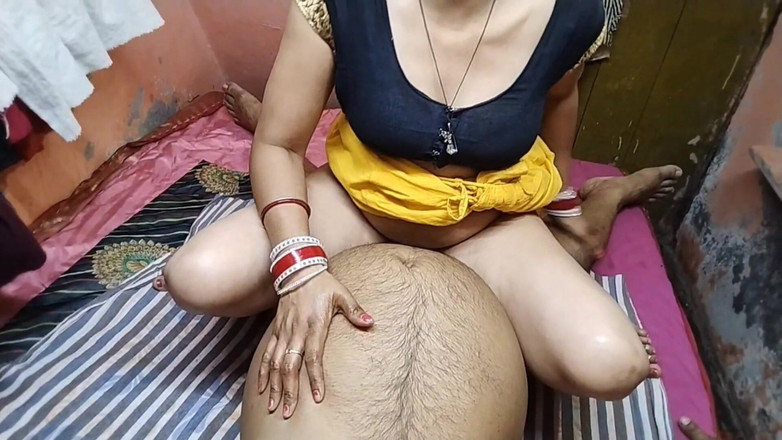Madhu: Une villageoise de Bihari baise avec son copain