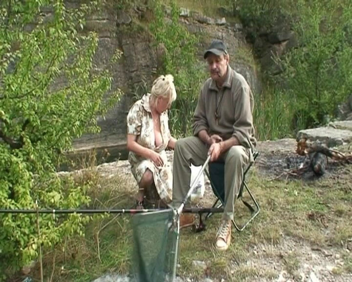 Mature Climax - 100% Mature Videos: 야외에서 자지를 기쁘게하는 거유 할머니와 십대