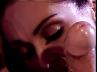 MILF Station: Curva cu părul lung călărește pula și are parte de ejaculare...