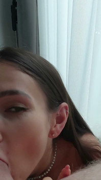 Fisting a Protahování Kundičky a Hluboké Kouření S Polykáním V POV