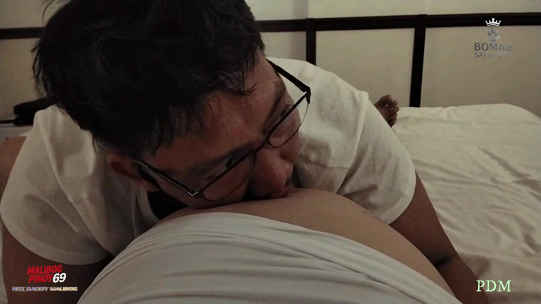 pinoy malibog: 两个爸爸，一个房间，零自我控制