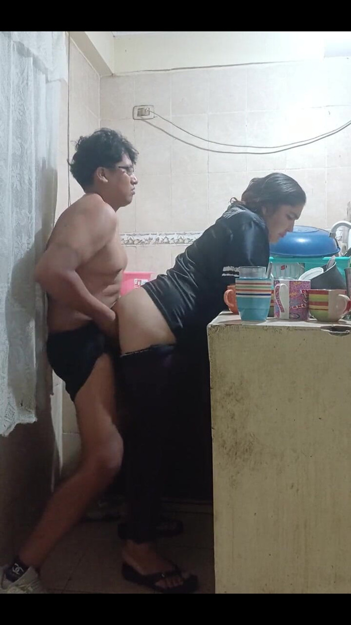 E-Alfa: 부엌에서 따먹히는 직원, 멕시코 시티에서 상사의 아내가 우리를 거의 잡았어