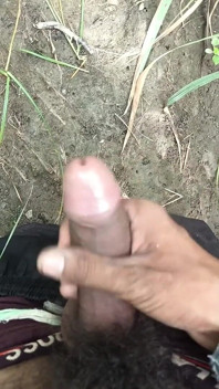 Chico Desi Joven Masturbación Dura En El Dormitorio