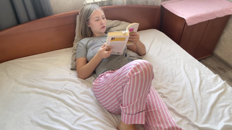 Stacy_via: The Blonde Got Aroused After Reading an Erotic Book and...