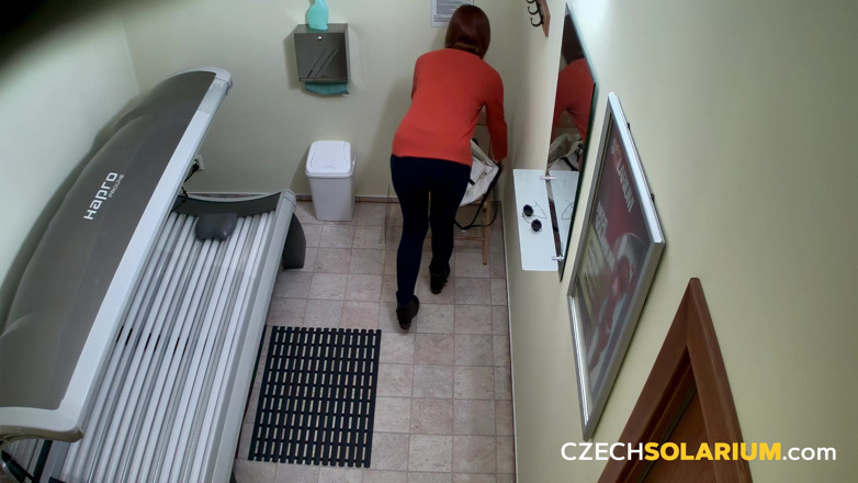 Czech Solarium: التشيكية مقصورة التشمس الاصطناعي 225: مغامرة السمراء البرية في مقصورة التشمس الاصطناعي