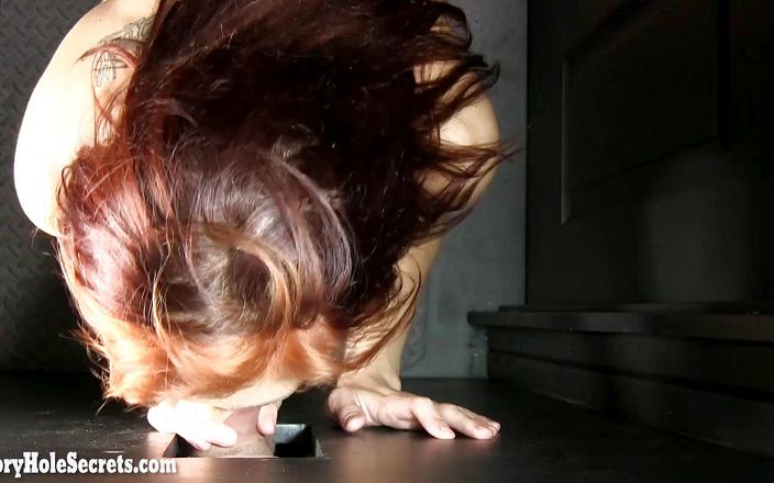 Glory Hole Secrets: Alexa tóc đỏ sănng bú cu trong lỗ cám dỗ lần đầu...