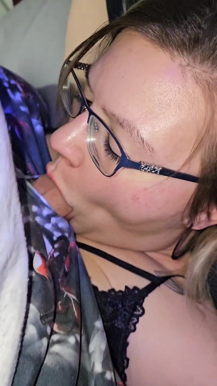 Funhousewife69: Mamada en la cara y luego se corre en mi...