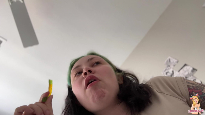 Lenna Lux: 무비 나이트 스낵