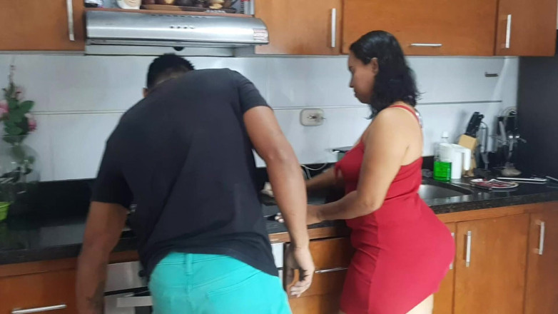 LanaKumari: Bulu Horny Menghisap Zakar Saya Di Dapur