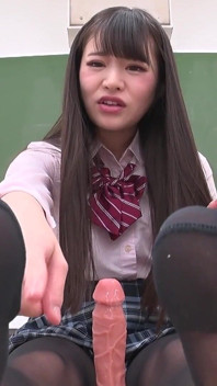 Kanon Momojiri เท้าที่เหงื่อไหลและรองเท้าบูทถึงเข่าใกล้จมูกคุณ